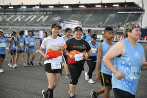 BIB: 53330, 504
                            <button type="button" onclick="openModal(10466705)" class="btn btn-primary btn-sm float-right btn-popup" data-toggle="modal" data-target=".modal-high-quality">
                        <i class="fas fa-shopping-cart"></i> Add to Cart
                    </button>
                                            <button type="button" onclick="isThisMe(10466705, true)" class="btn btn-success btn-sm float-right btn-popup btn-isme hidden" data-toggle="tooltip" data-placement="bottom" title="นี่คือรูปของคุณใช่ไหม คลิกที่นี่เพื่อเอาเข้าอัลบั้ม">
                        <i class="fas fa-plus"></i> Add to album
                    </button>
                    <button type="button" onclick="isThisMe(10466705, false)" class="btn btn-warning btn-sm float-right btn-popup btn-isnotme hidden">
                        <i class="fas fa-ban"></i> Remove from album
                    </button>